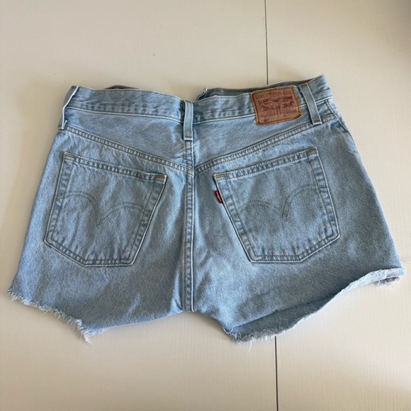 Women’s Signature by Levi Strauss Light Blue Distressed Jean Shorts - Picture 2 of 7